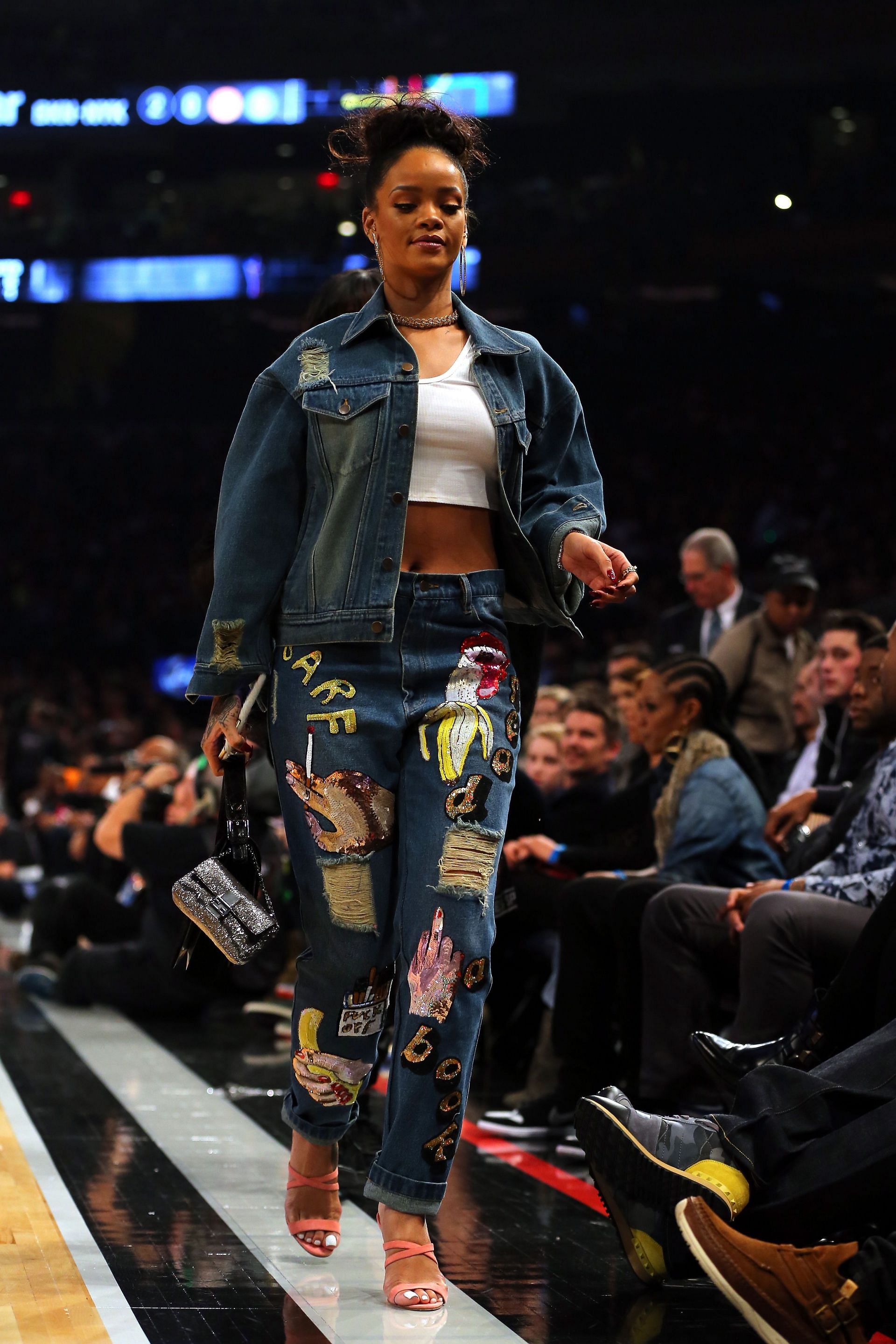 Exotic Super Bowl Betting Odds: What Color Will Rihanna Wear at Halftime?, by Saiyoung