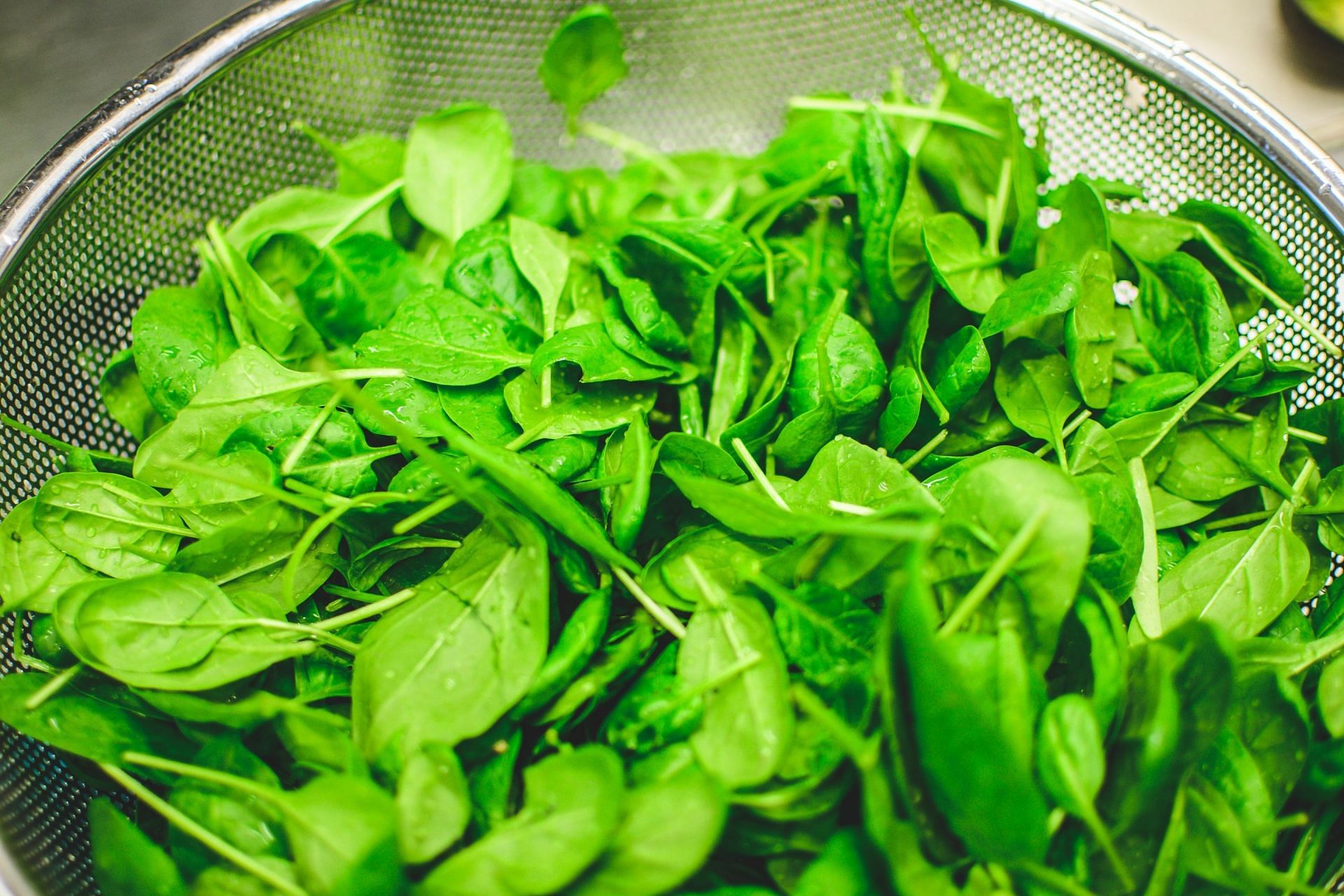 All leafy greens are rich in iron (Image via Unsplash/Pille r Priske)