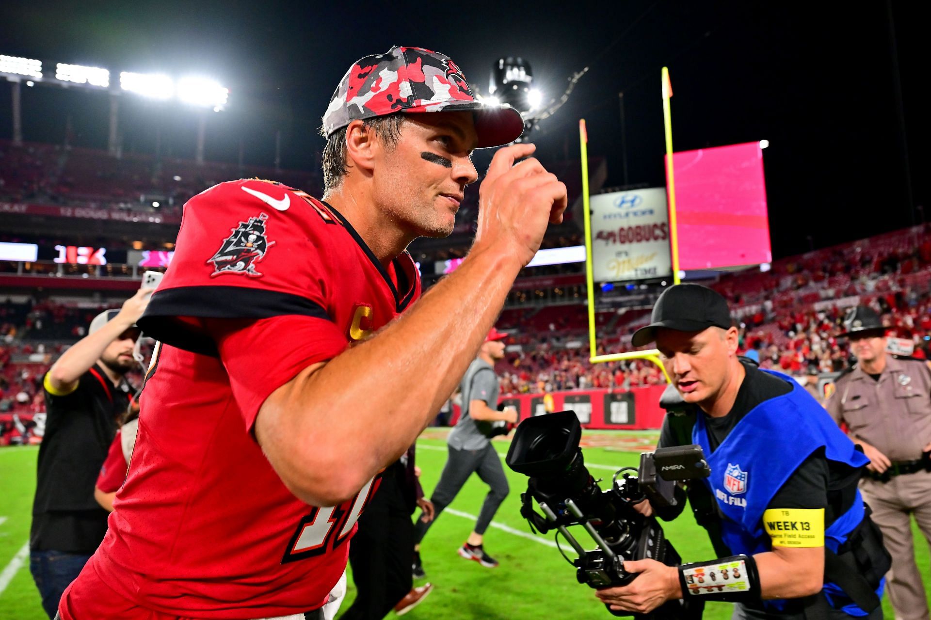 Tom Brady unretires, will play for Tampa Bay Buccaneers in 2022 - CNET