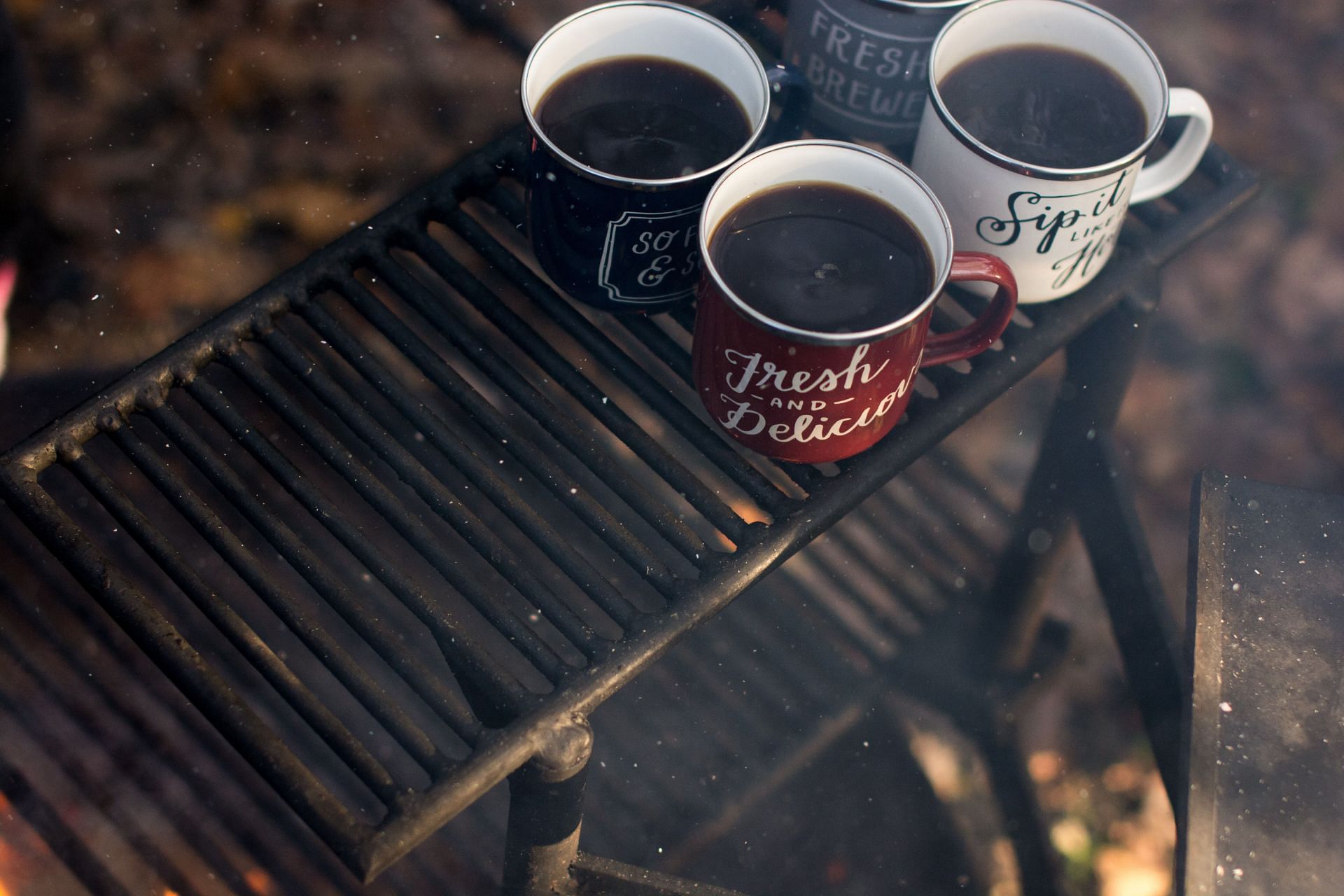 Freshly roasted coffee is better than packaged one. (Image via Unsplash / Lexi Anderson)