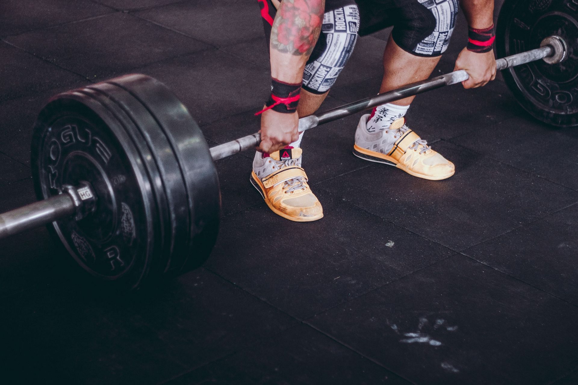 deadlifts burn a significant amount of calories and increase your heart rate. (Photo by Victor Freitas/pexels)