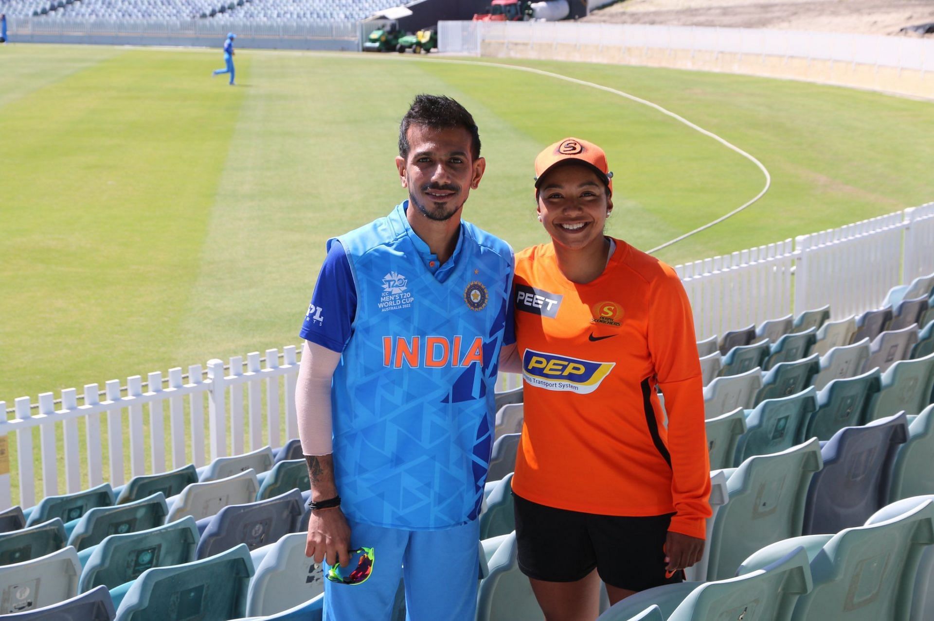 Alana King (R) with Yuzvendra Chahal (P.C.:Twitter)