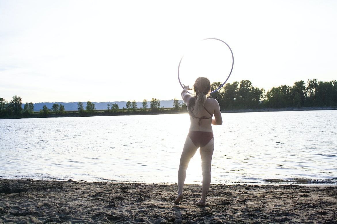 Tips for using hula hoop for weight loss (Image via Unsplash/David Herron)