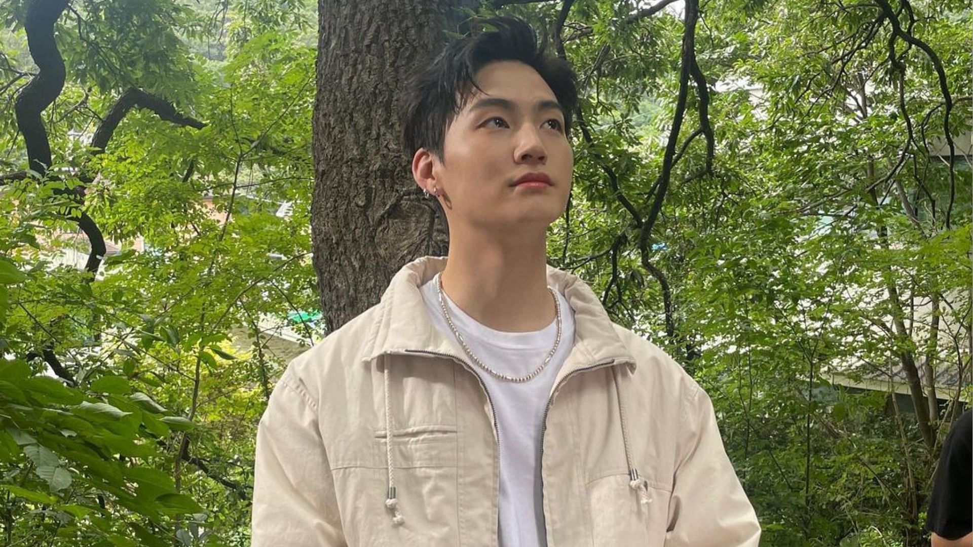 Fans surprised as GOT7 JAY B’s enlistment is revealed in a donation article
