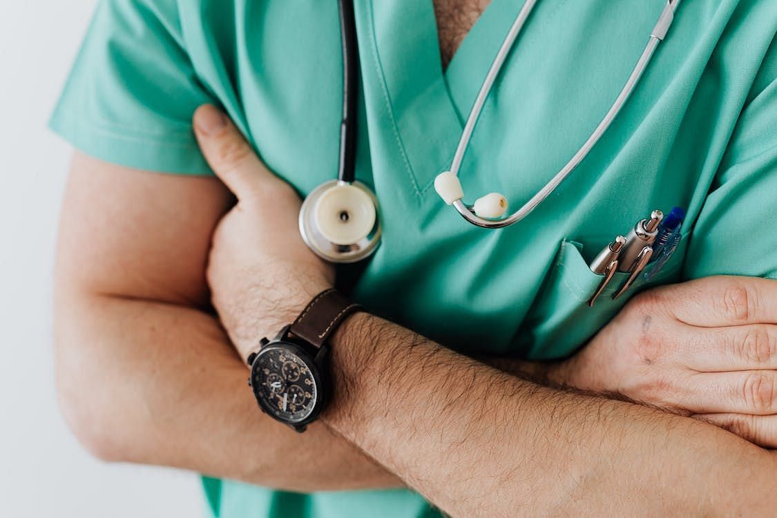 When to consult a doctor? (Image via Pexels/Karolina Grabowski)