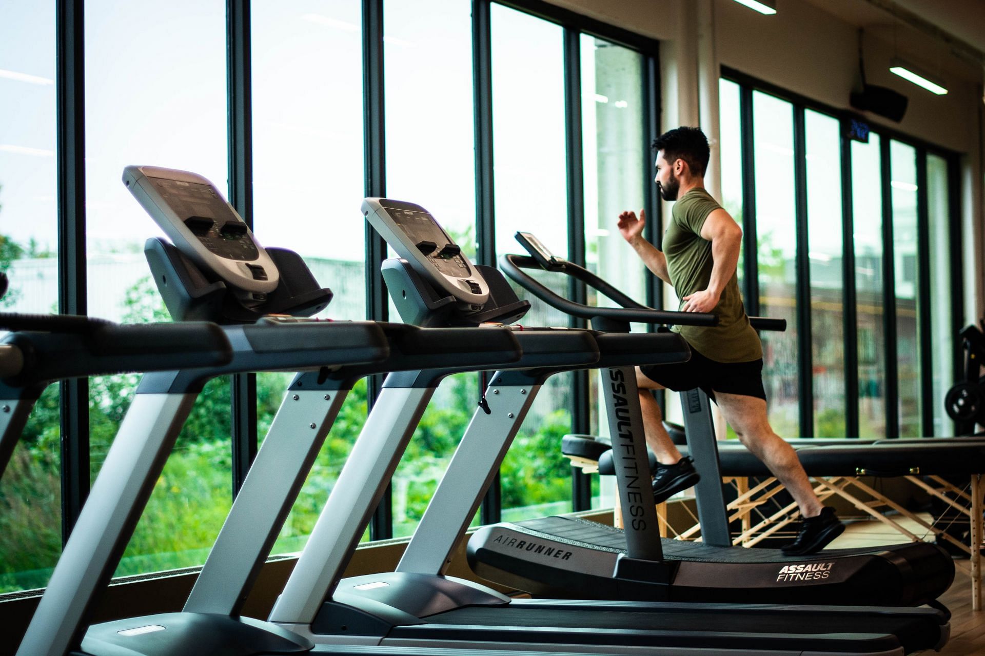 Working out on treadmills can improve your heart rate. (Image via Pexels / William Choquette)