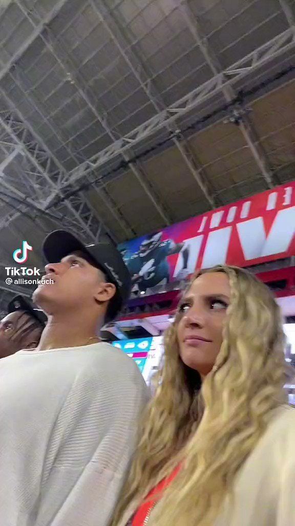 Las Vegas Raiders' Isaac Rochell's Wife Allison Kuch Is Insanely Viral on  Instagram