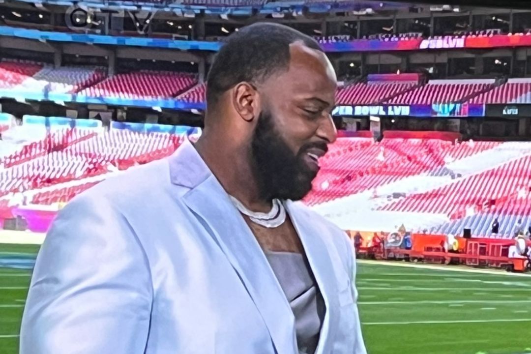 NFL fans brutally troll Eagles star over Super Bowl pregame outfit