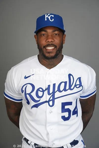 Aroldis Chapman's Royals career starts with household injury