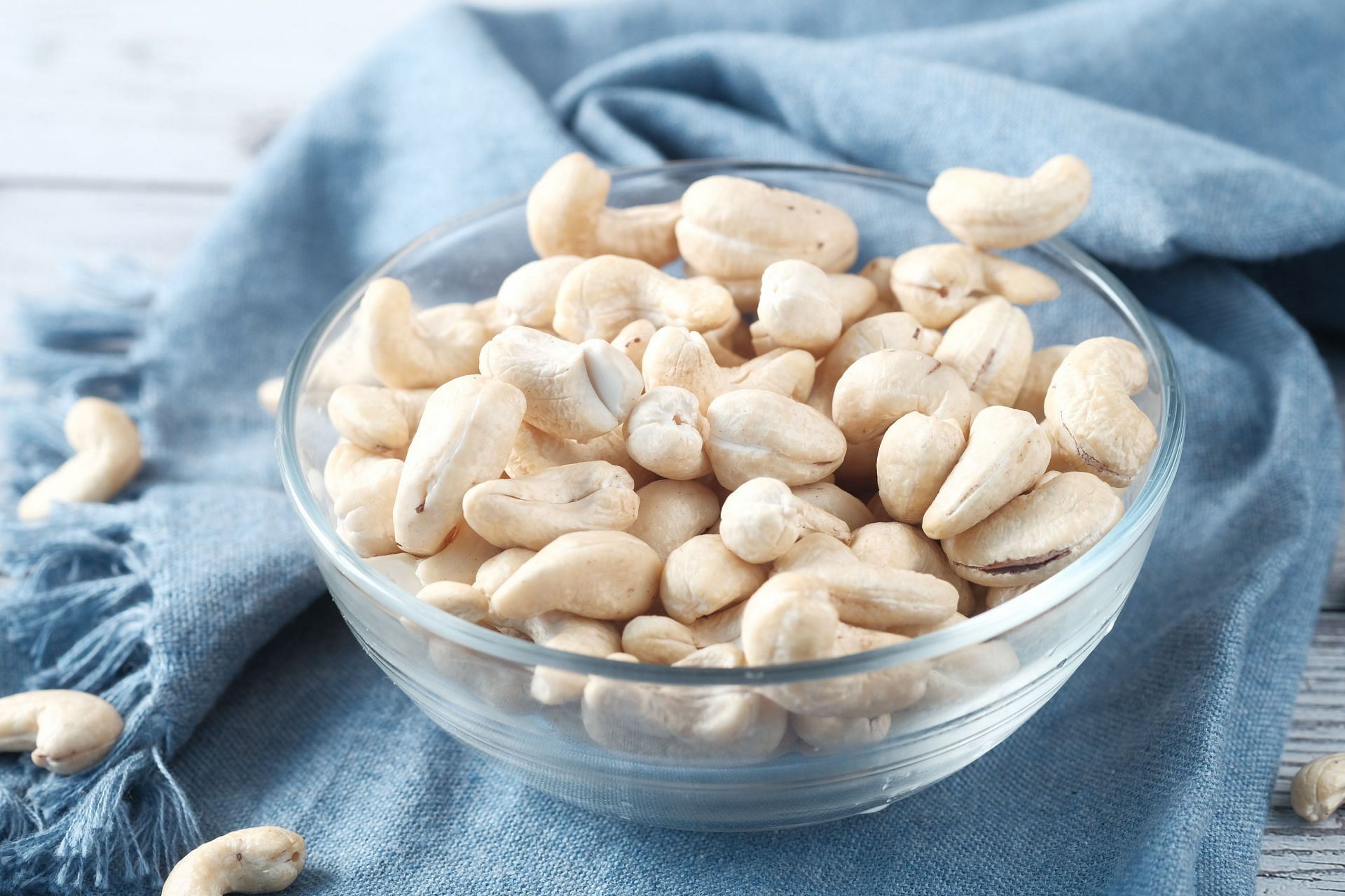 The fantastic nutritional profile makes cashews good for you. (Image via Unsplash/ Towfiqu Barbhuiya)