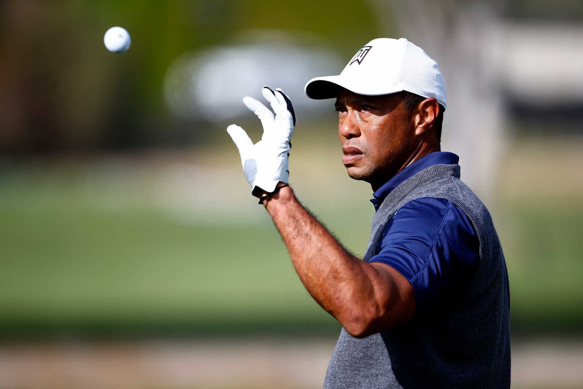 Tiger Woods scored 3 straight birdies on last three holes on Thursday at Genesis Invitational