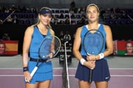 Paula Badosa (L) and Aryna Sabalenka