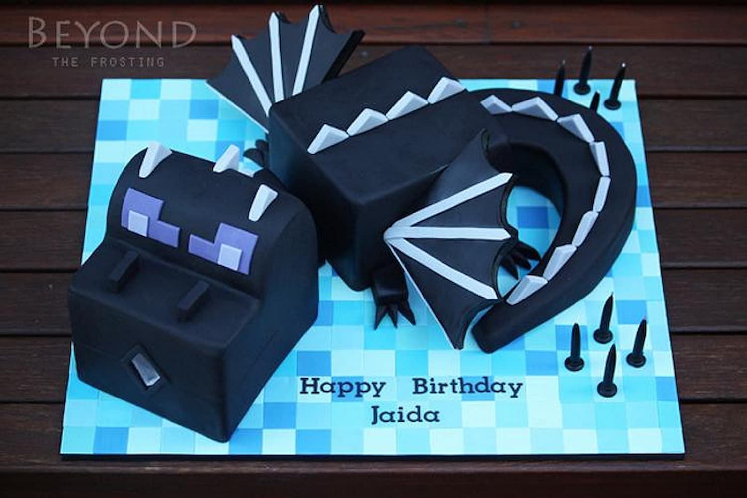The Ender Dragon even makes for a fierce cake (Image via cakesdecor.com)