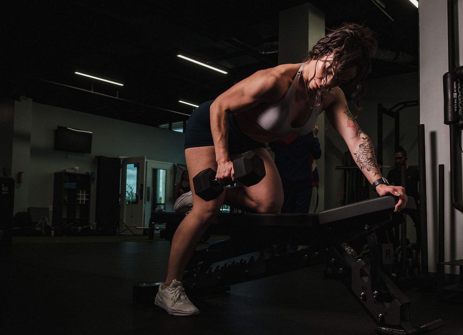 Good form is key to avoiding injury and getting the most out of your weightlifting routine (Photo by Airam Dato-on:/pexels)