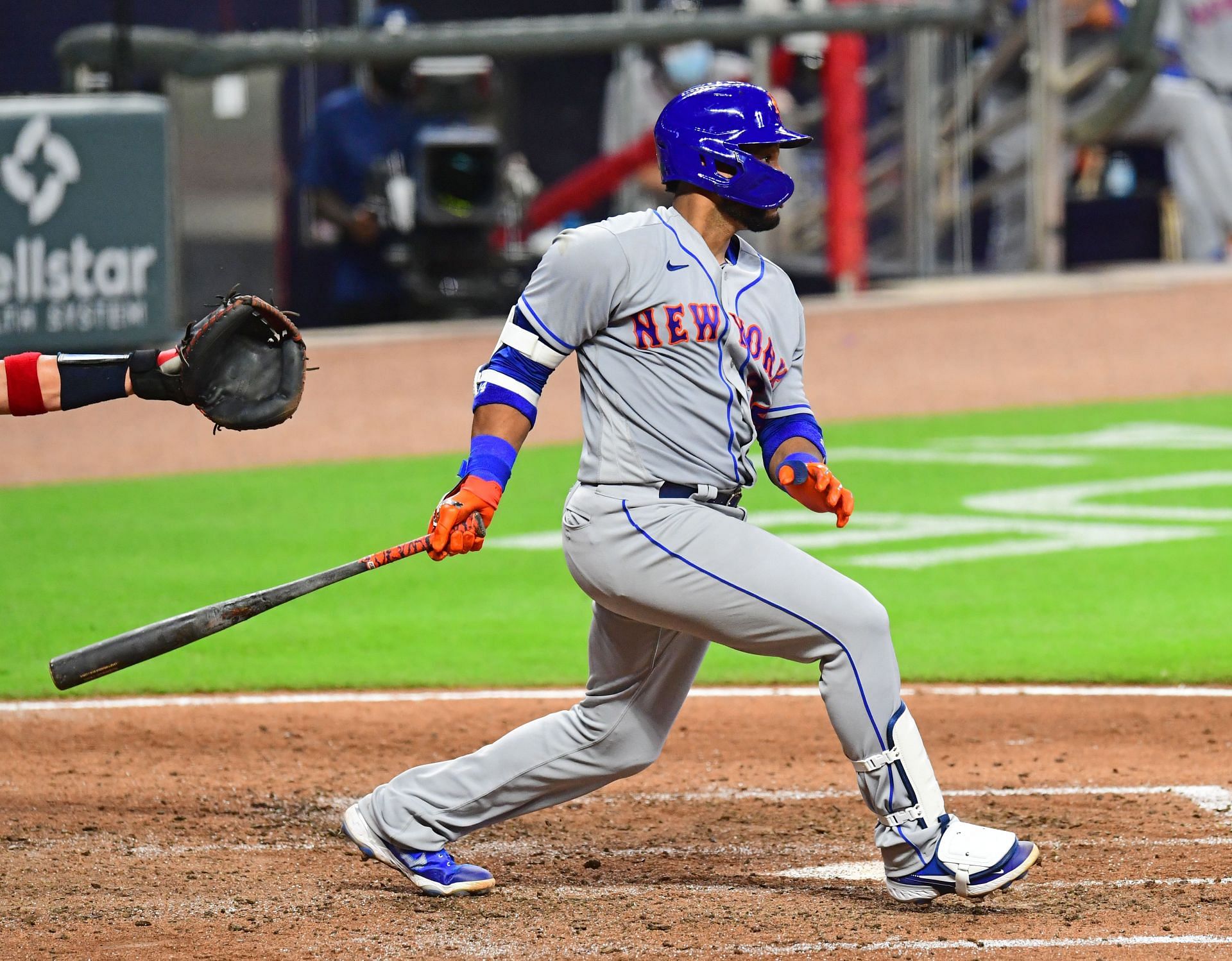 Mets' Robinson Canó suspended for 2021 season after testing positive for  performance-enhancing drug - CBS News