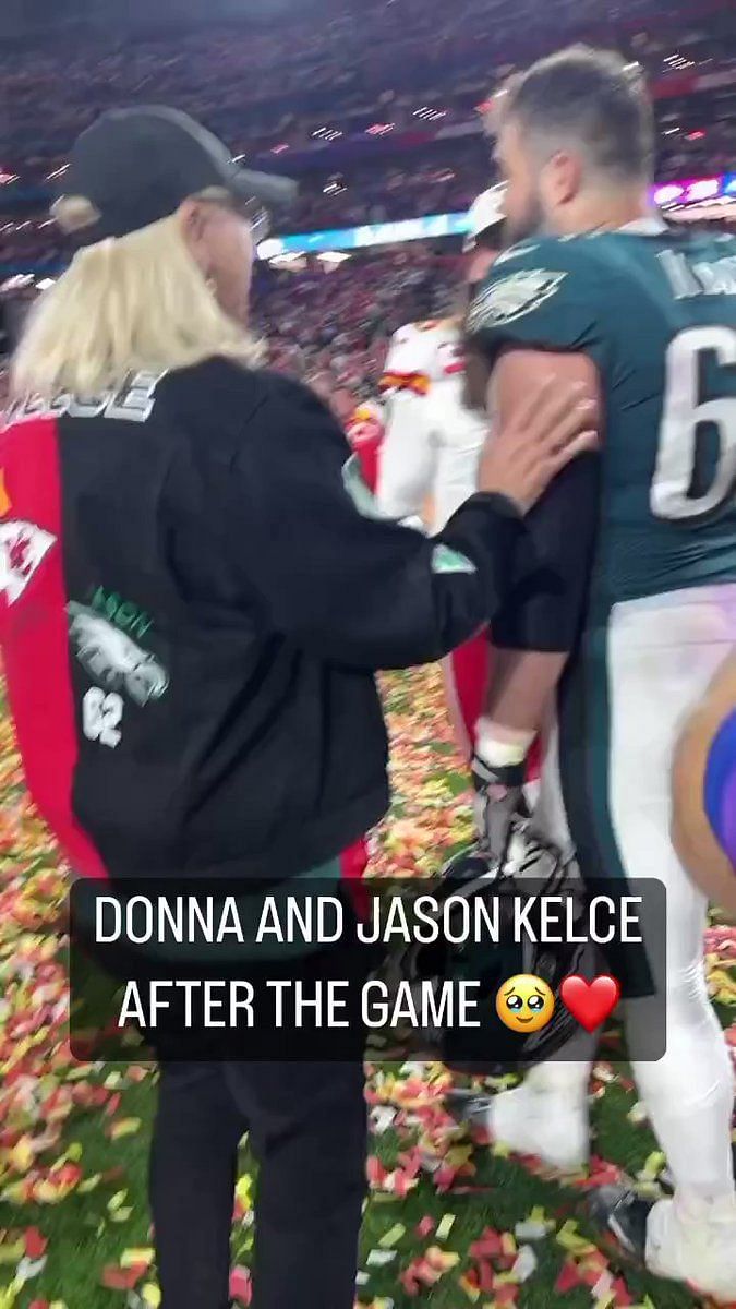 What is Donna Kelce's Super Bowl 57 outfit?