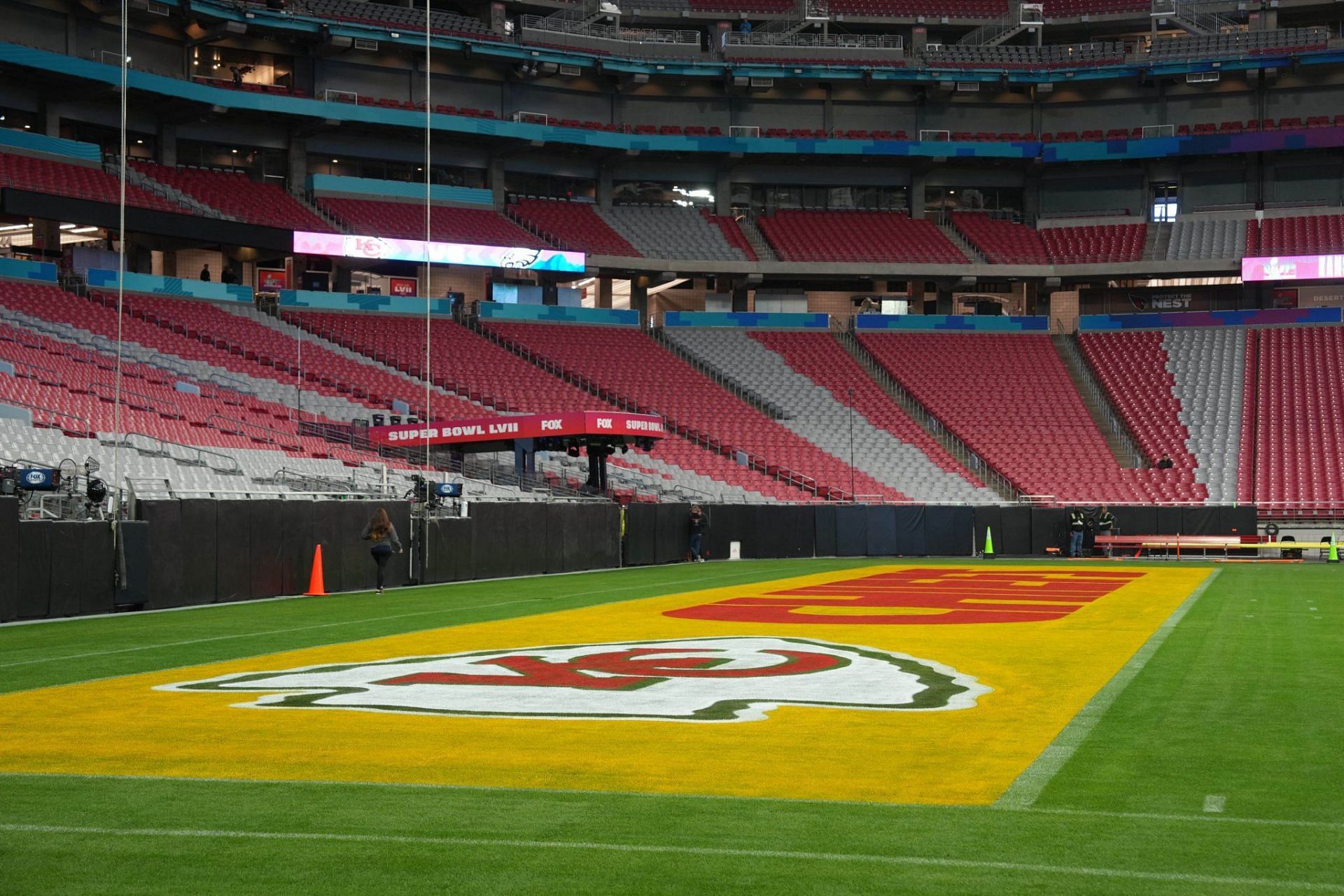 The Chiefs&#039; end zone in Arizona (Image via MySportsUpdate on Twitter)