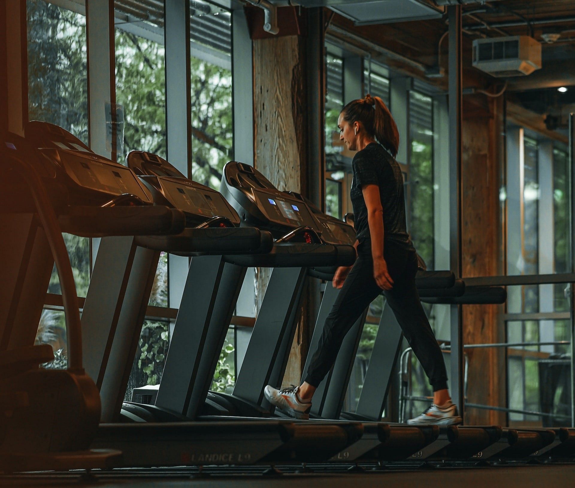 Treadmill workout (Photo via Mike Cox/Unsplash)