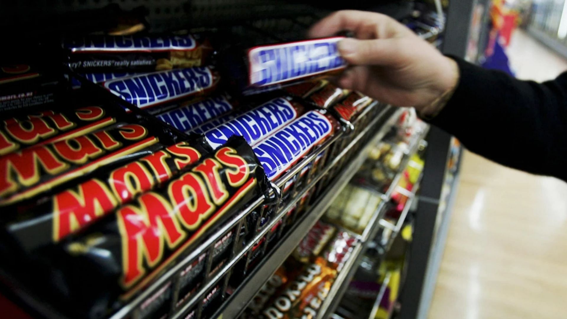 Mars Wrigley will have to pay a fine of more than $14,500 to Occupational Safety and Health Administration (Image via Ian Waldie/Getty Images)