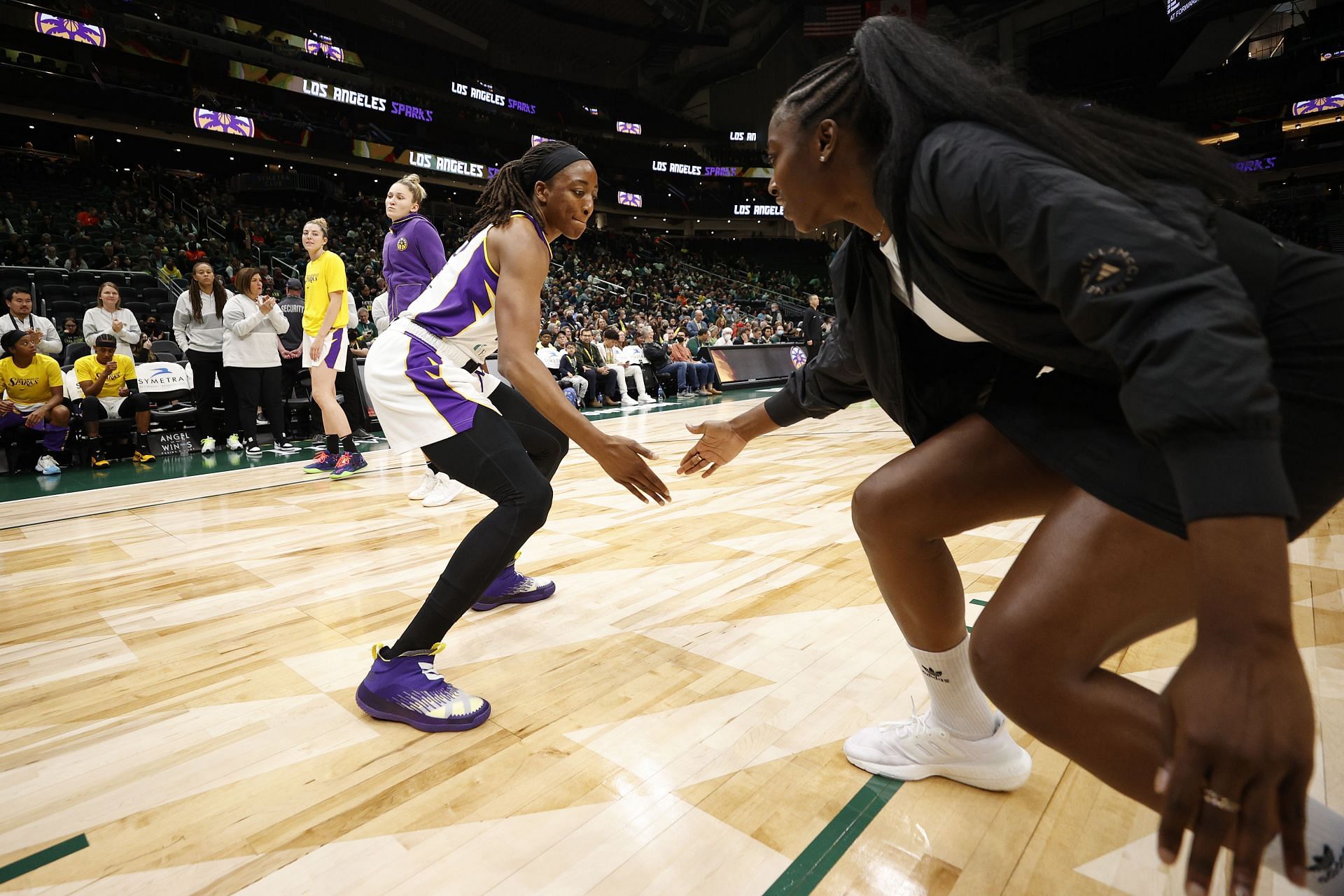 Ogwumike sisters lead Los Angeles Sparks to victory against