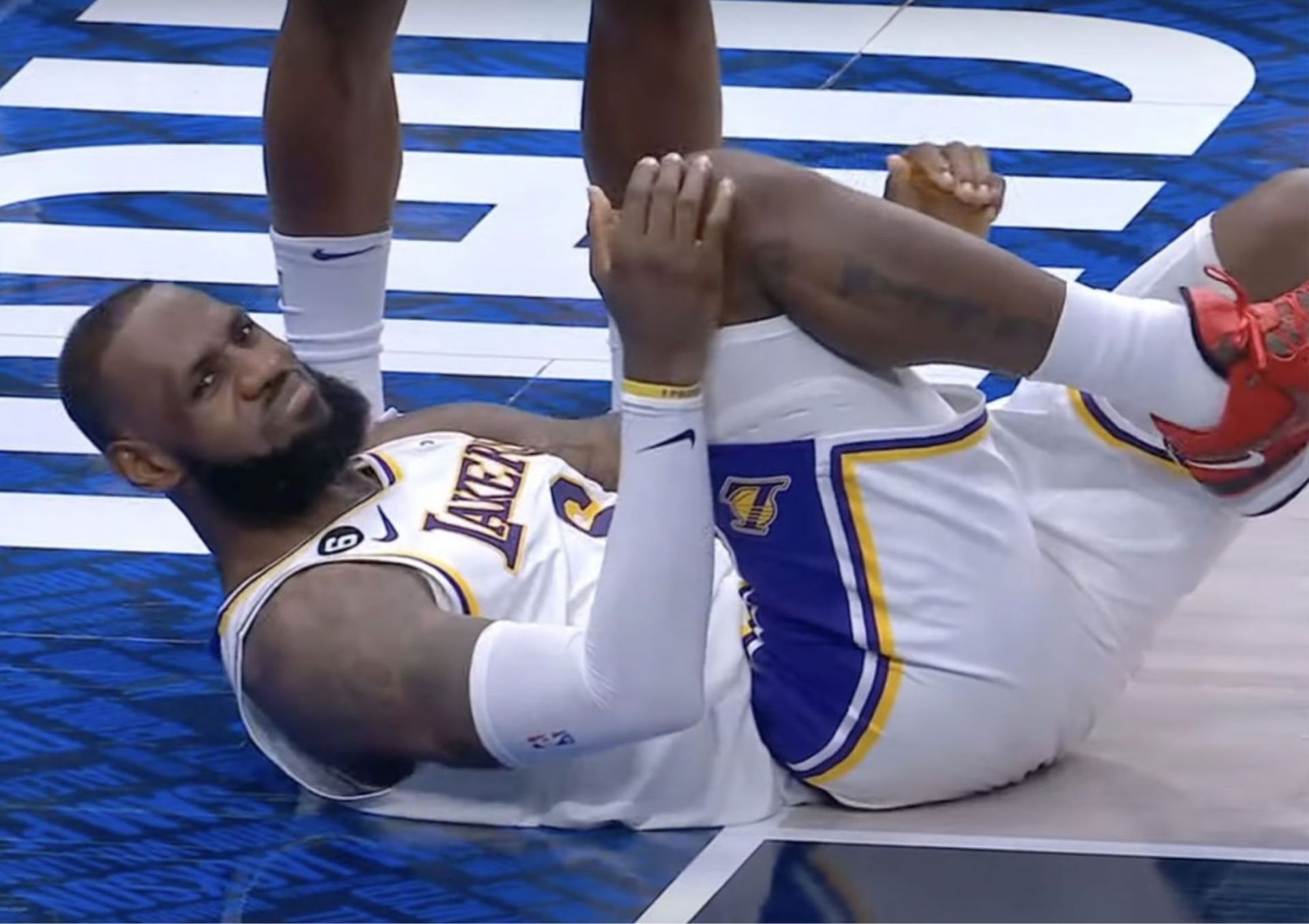 LeBron James injured his right foot two nights ago against the Dallas Mavericks. 