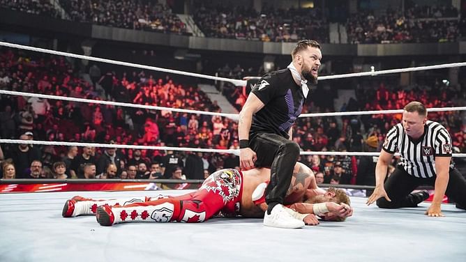 528 दिन बाद WWE दिग्गज की बड़ी स्ट्रीक टूटी, मौजूदा चैंपियन के खिलाफ हार के बाद लगा बहुत बड़ा झटका