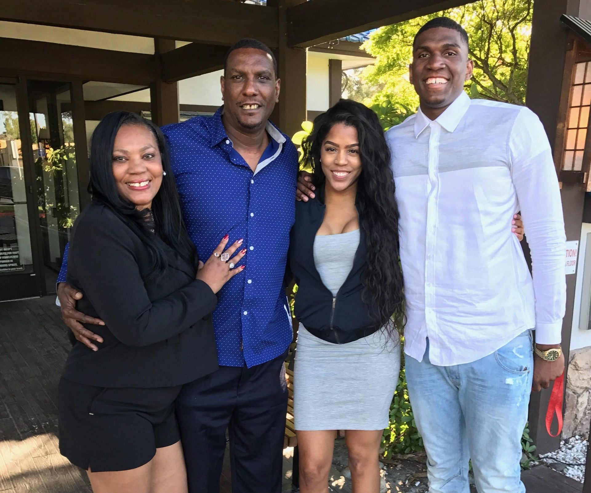 Golden State Warriors big man Kevon Looney (right) with his girlfriend, Mariah Simone, and parents