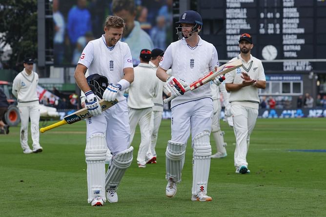 NZ vs ENG : न्यूजीलैंड के खिलाफ इंग्लैंड के हैरी ब्रूक दोहरे शतक के करीब, जो रुट ने भी जड़ा शतक