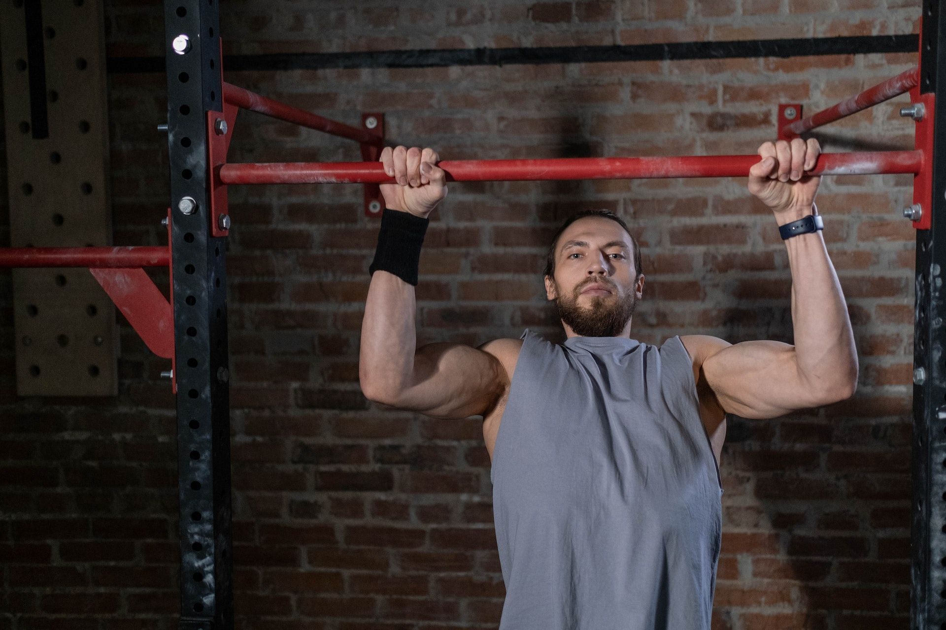 A pull-up bar is a great calisthenics workout equipment. (Photo via Pexels/cottonbro studio)