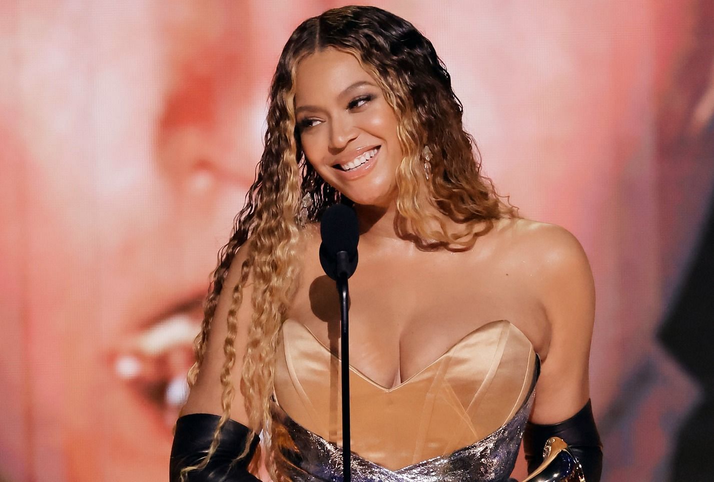 Beyonc&eacute; makes history with most Grammy wins ever (Image via Twitter/@MTV) 