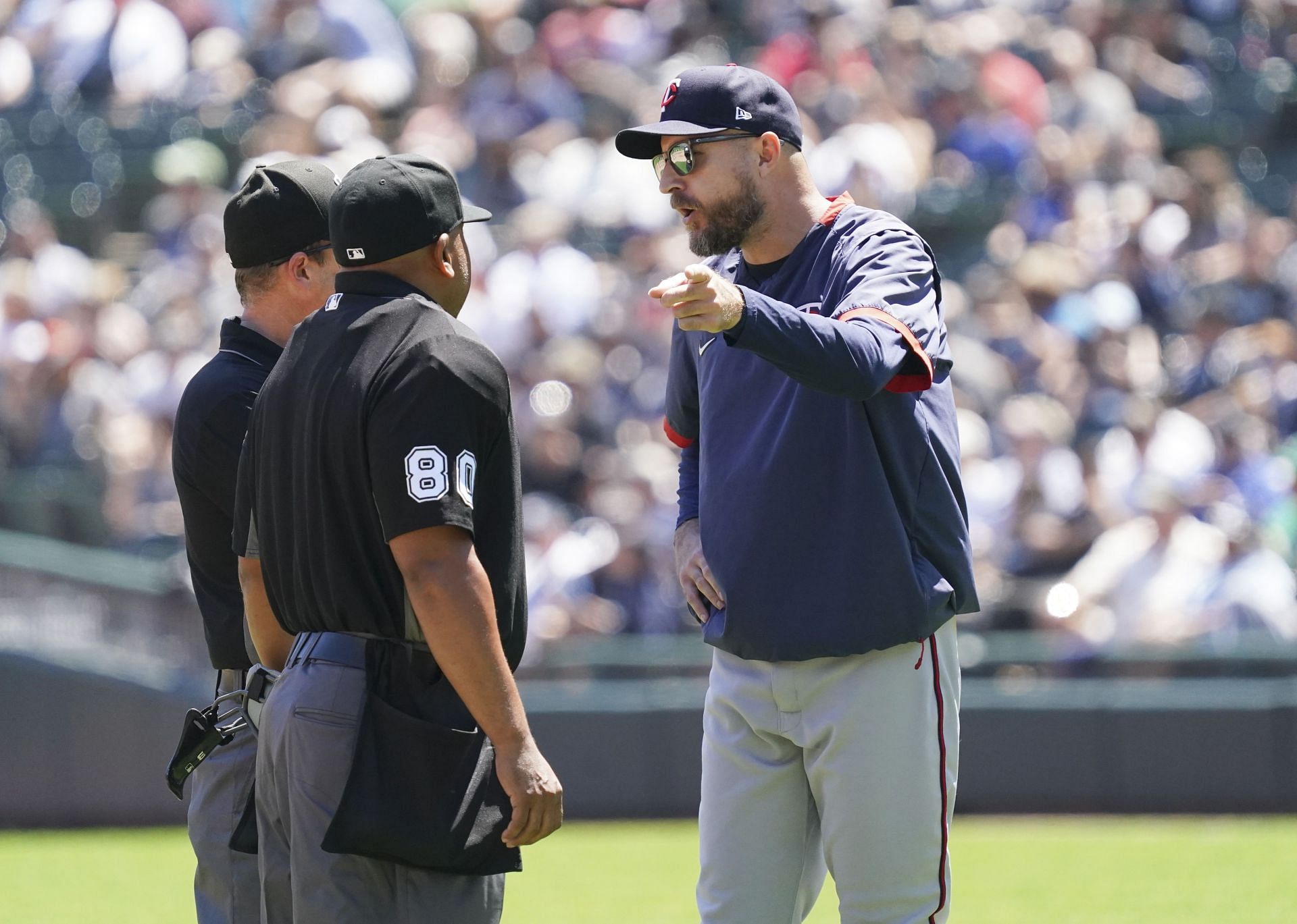 Manager Rocco Baldelli argues a call with umpires Adrian Johnson and Sean Barber at Guaranteed Rate Field