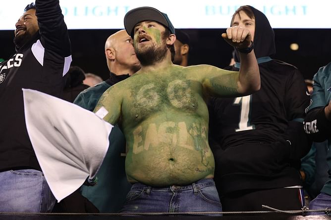 “Scarier than rabid barking dogs” – When Eagles fans were ripped by Rob Riggle at NFL Honors show