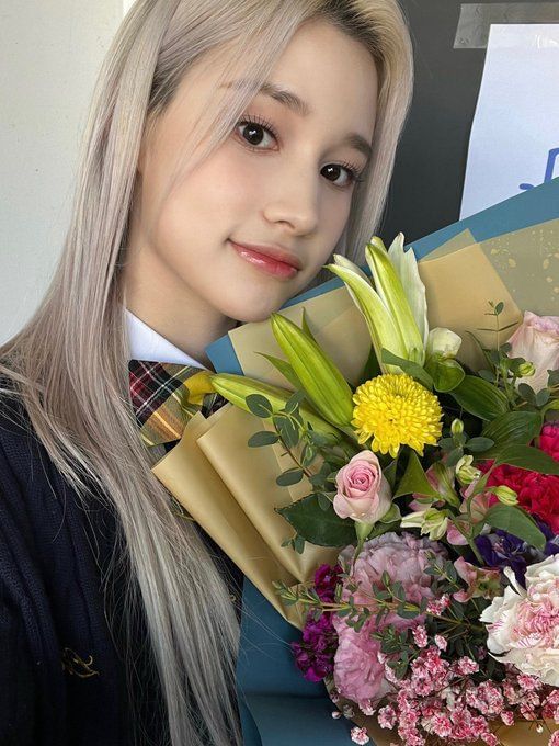 “This is the cutest thing”: All three Huening Siblings reunite on