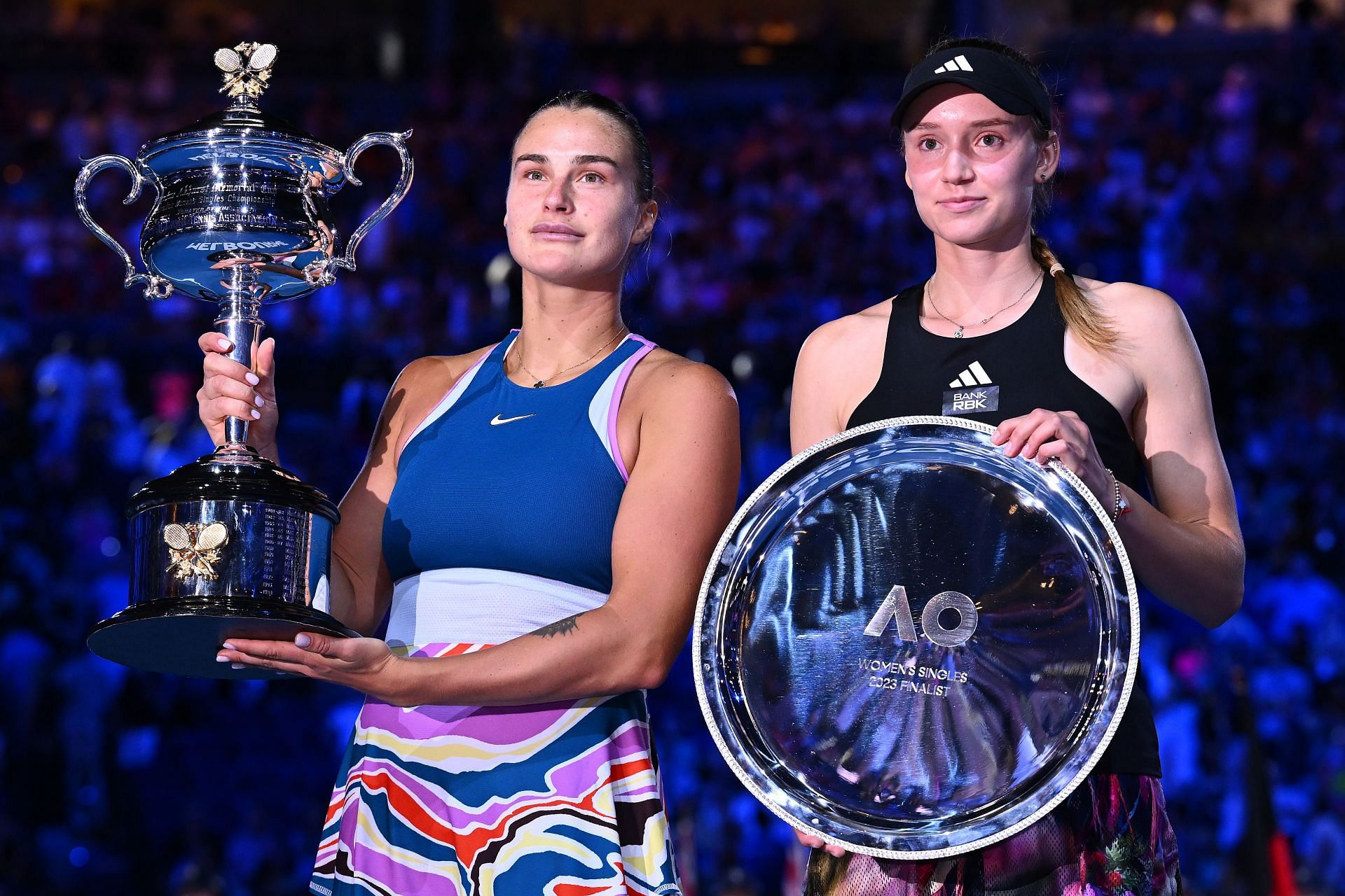 Aryna Sabalenka (L) and Elena Rybakina