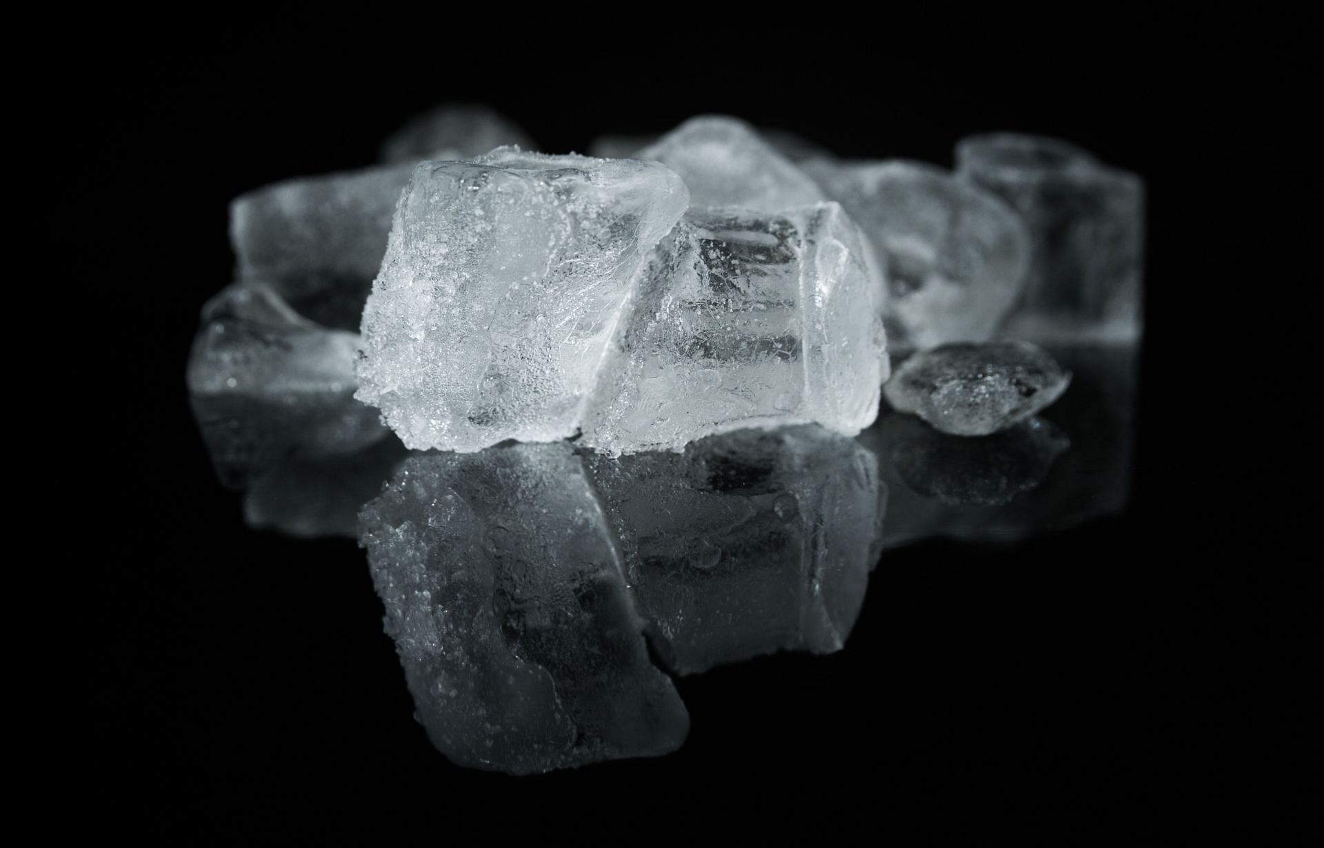 Do not apply ice cubes (Image via Pexels/Pixabay)