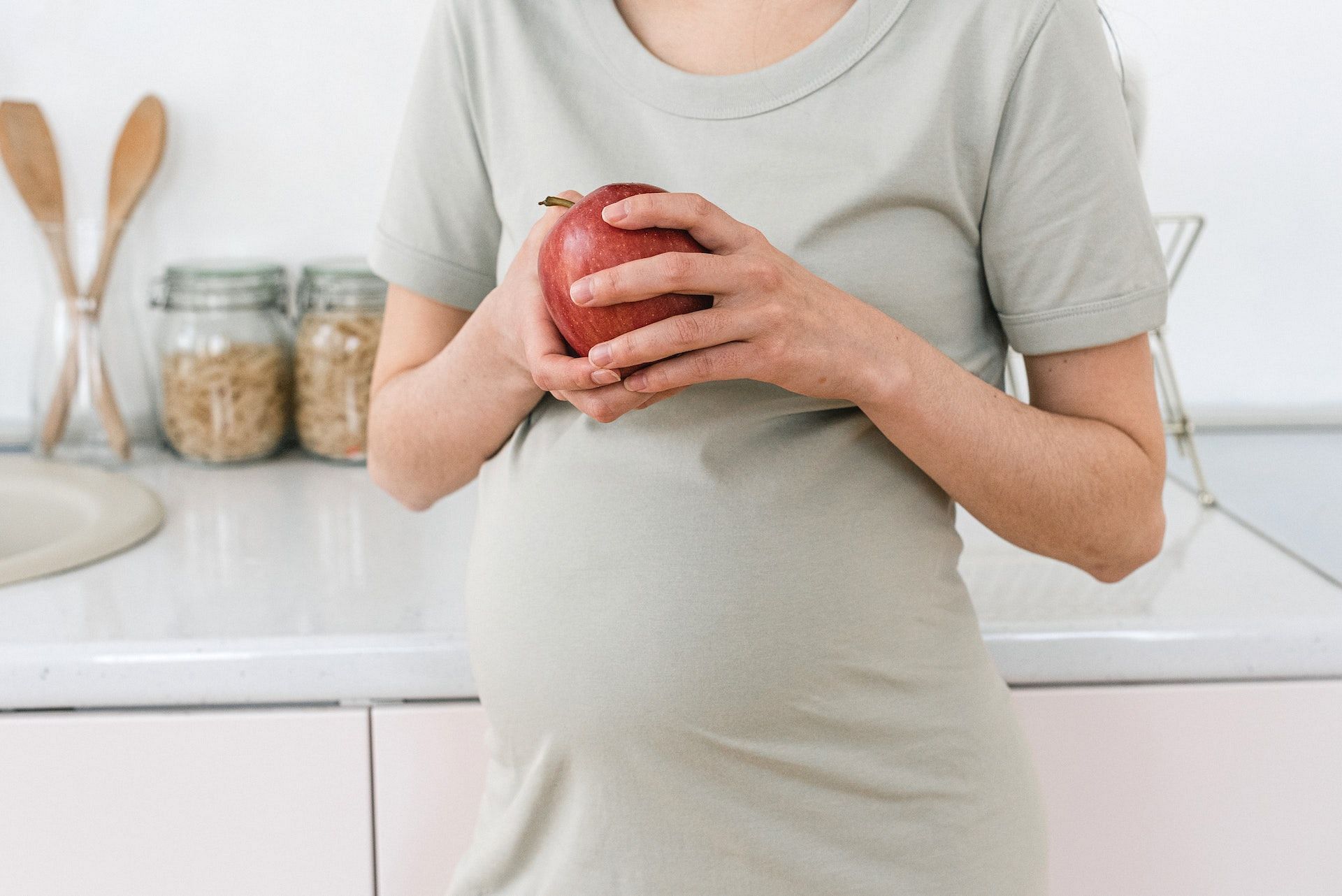 A healthy diet can prevent headaches during pregnancy. (Photo via Pexels/SHVETS production)