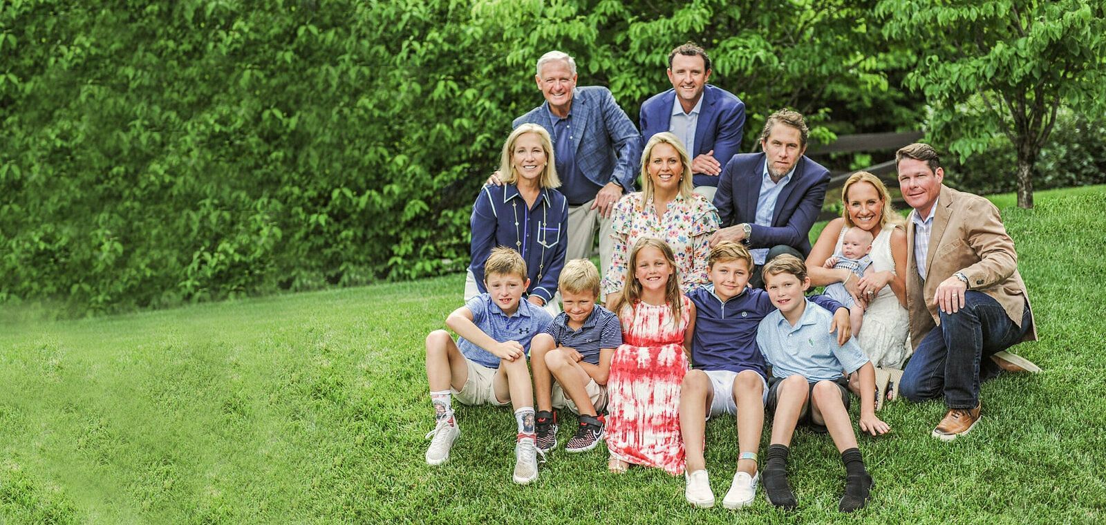 Jimmy Haslam with his wife, children and grandchildren