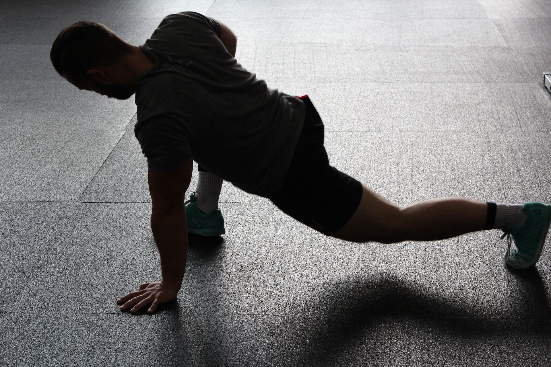Half kneeling hip flexor stretch boost hip flexibility. (Photo via Pexels/Pixabay)