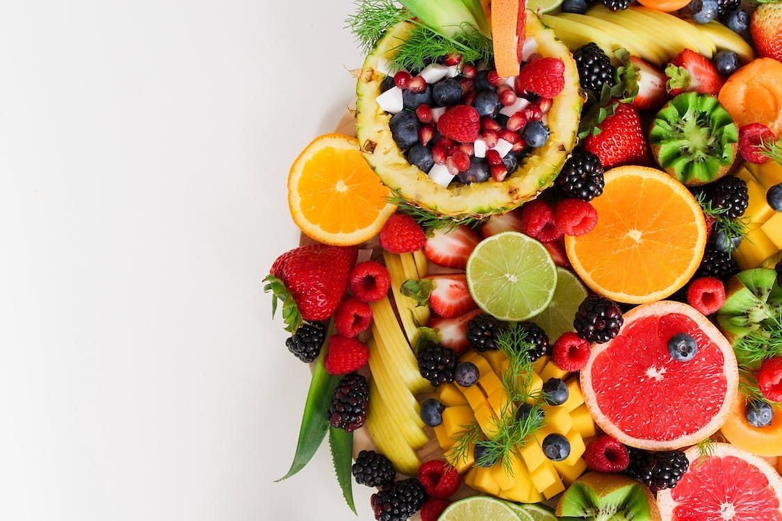 The Top 5 Fiber-Rich Fruits for Optimal Health and Digestion (Image via Pexels/ Jane Doan)
