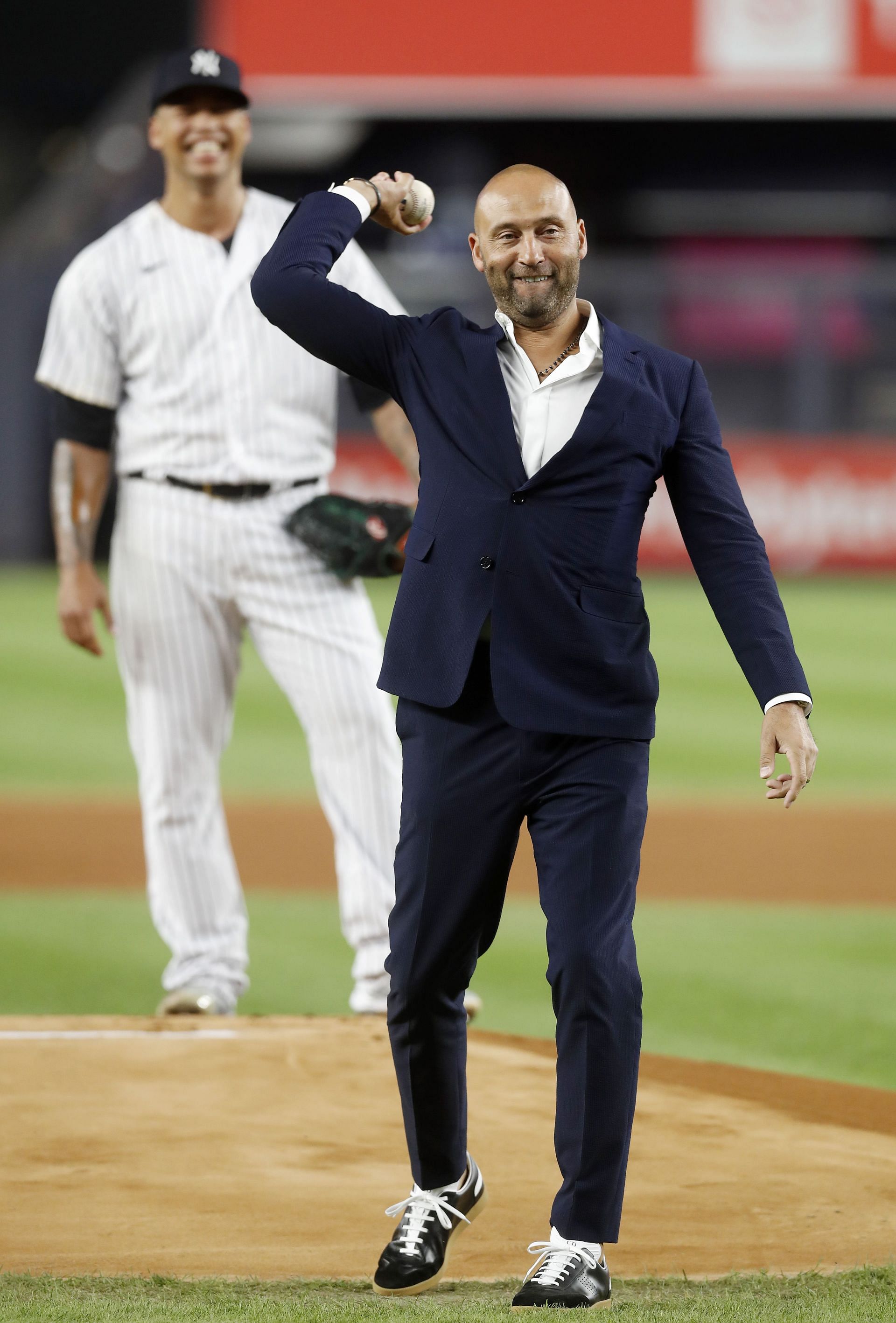 Dave Winfield 6'4 and Jeter 6'3 4 GOATS crossing - New York Yankees fan  react after Derek Jeter's heartwarming reunion with baseball legends