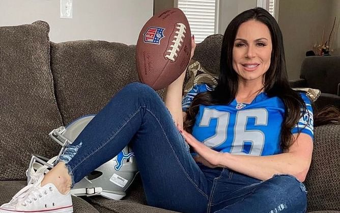 Adult film actress Kendra Lust consoles UFC 284 fighter after heartbreaking loss