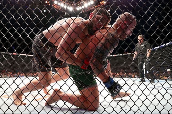 Watch: Alexander Volkanovski foils same takedown attempt from Islam Makhachev at UFC 284 which Khabib Nurmagomedov used on Conor McGregor