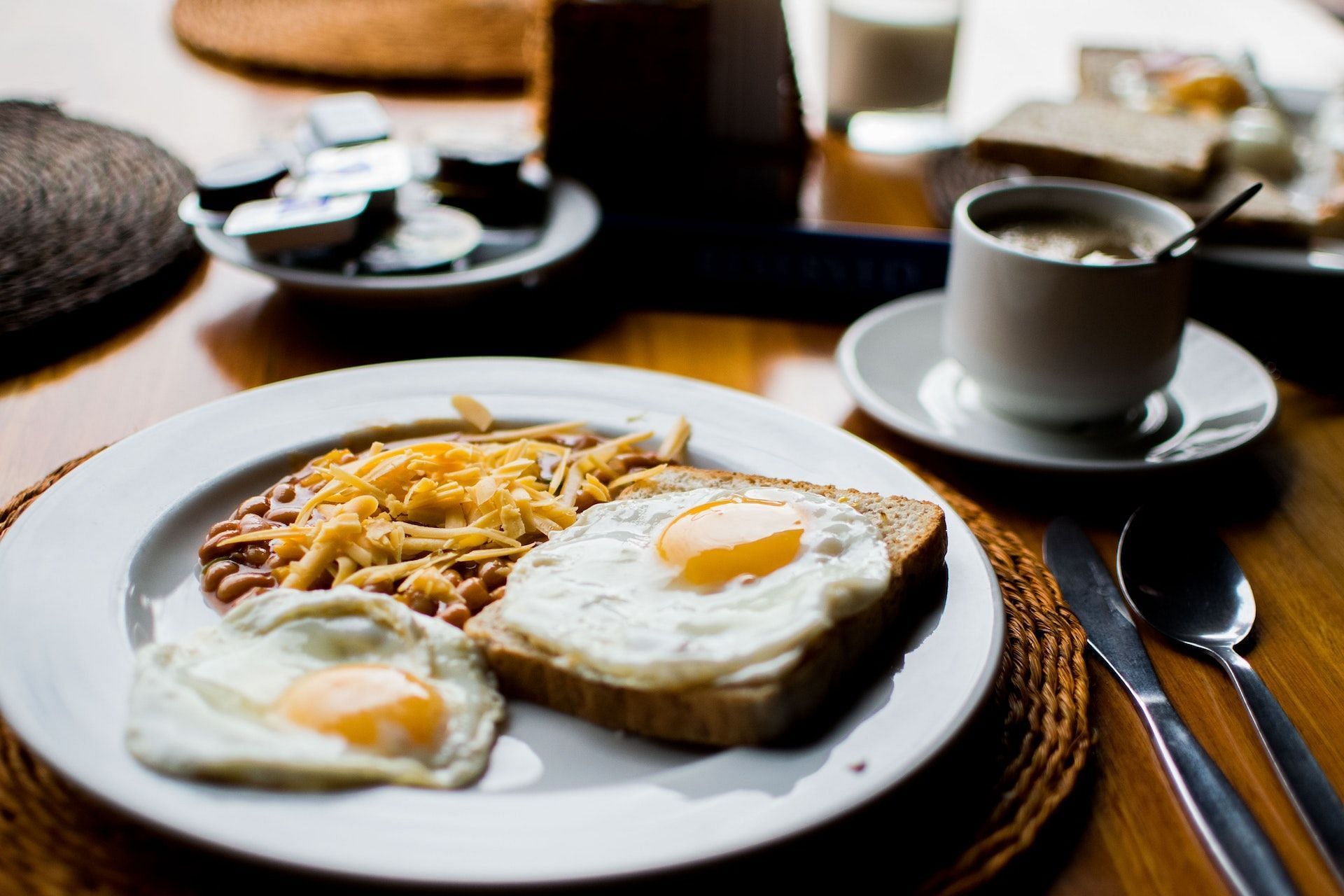 Never skip your breakfast. (Photo via Pexels/Julian Jagtenberg)