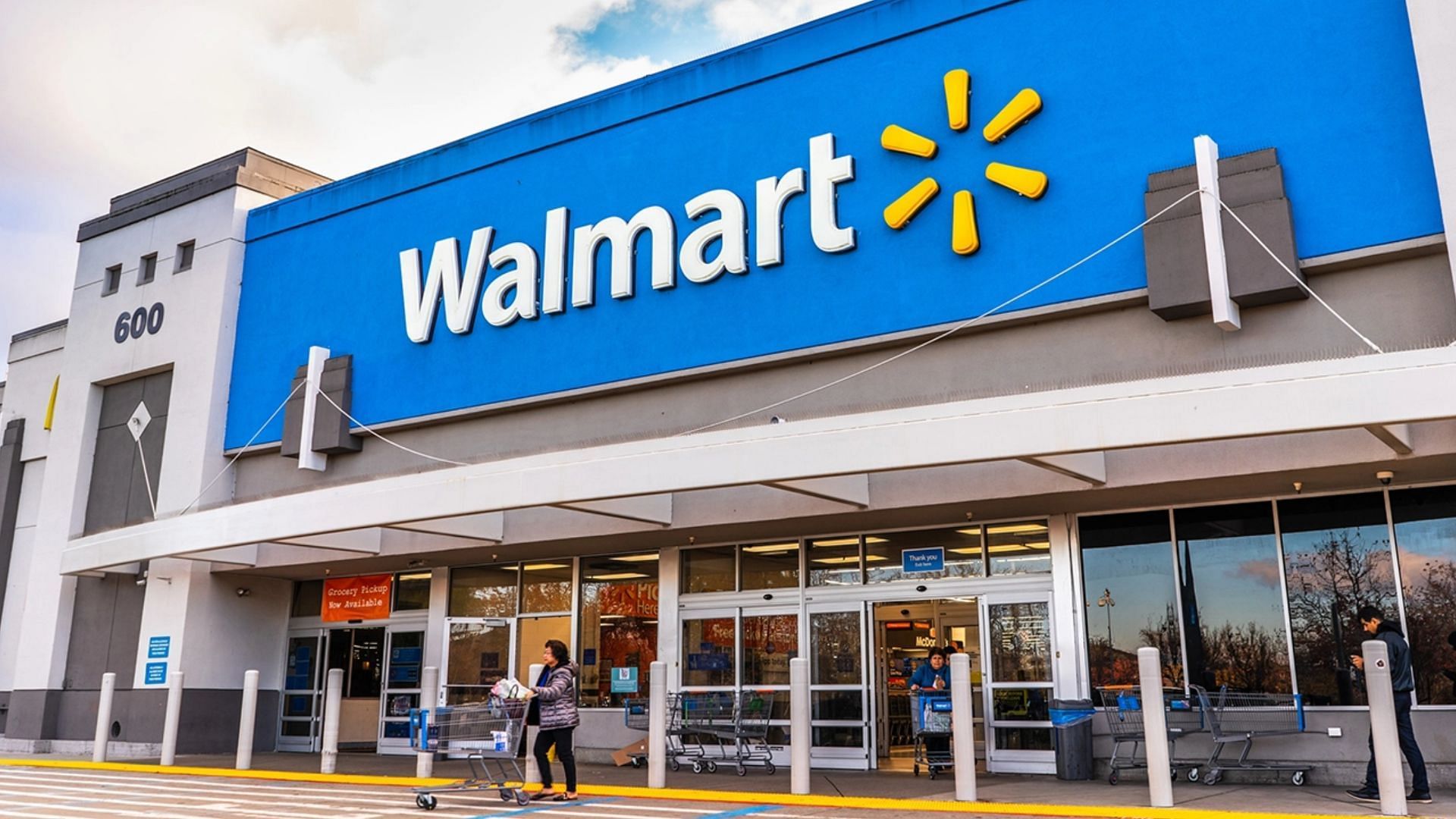 The Illinois region still has over 184 Walmart stores (Image via Bloomberg/Getty Images)