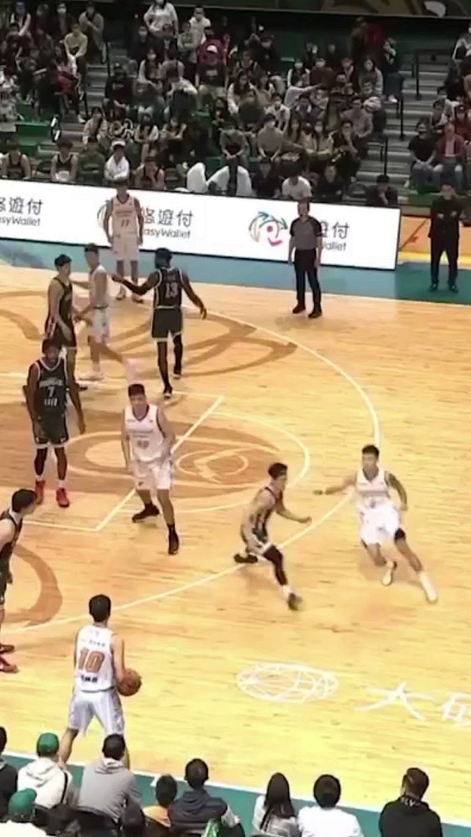 Dwight Howard among 12 ejected in on-court brawl in Taiwan