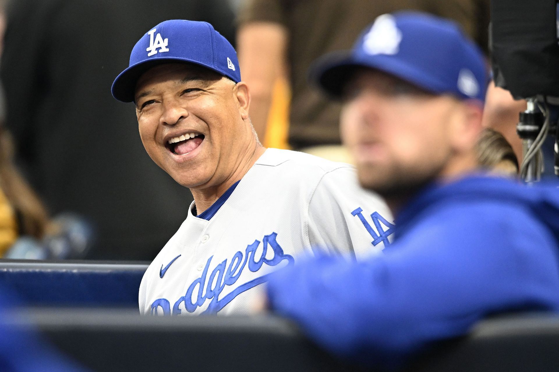 Dodgers Dugout: Read Dave Roberts' email to Dodgers on violence
