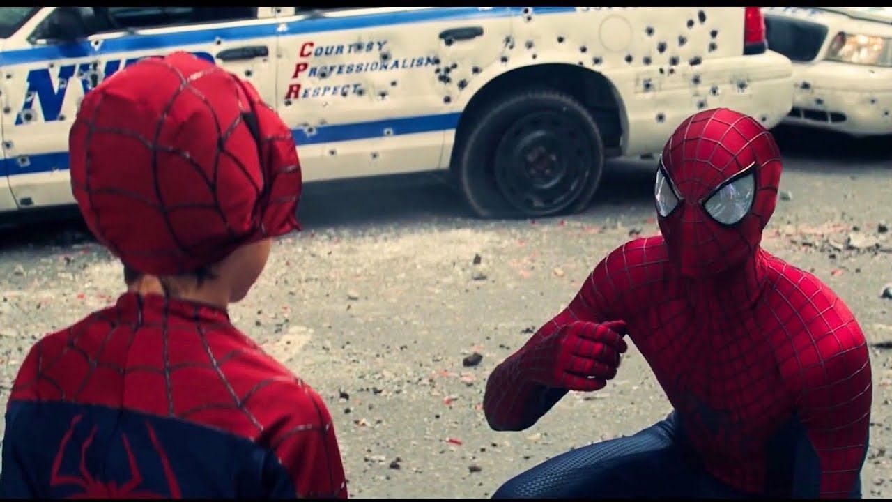 A hero for the people: Andrew Garfield&#039;s Spider-Man&#039;s interactions with New Yorkers (Image via Sony Pictures)