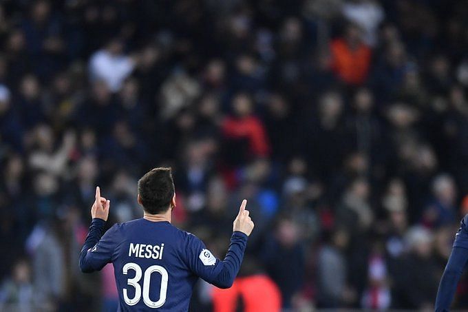 PSG Wears White Shorts Against Toulouse, Messi Is Surprised