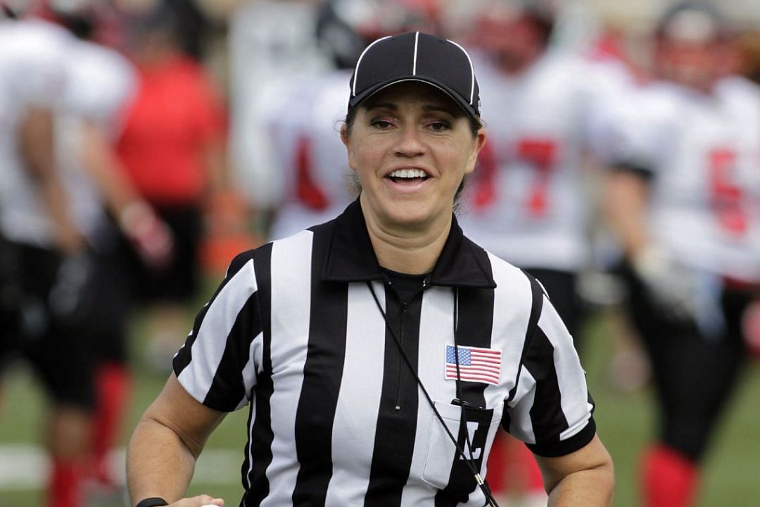 Who is Amanda Sauer? XFL referee makes history as first publicly out