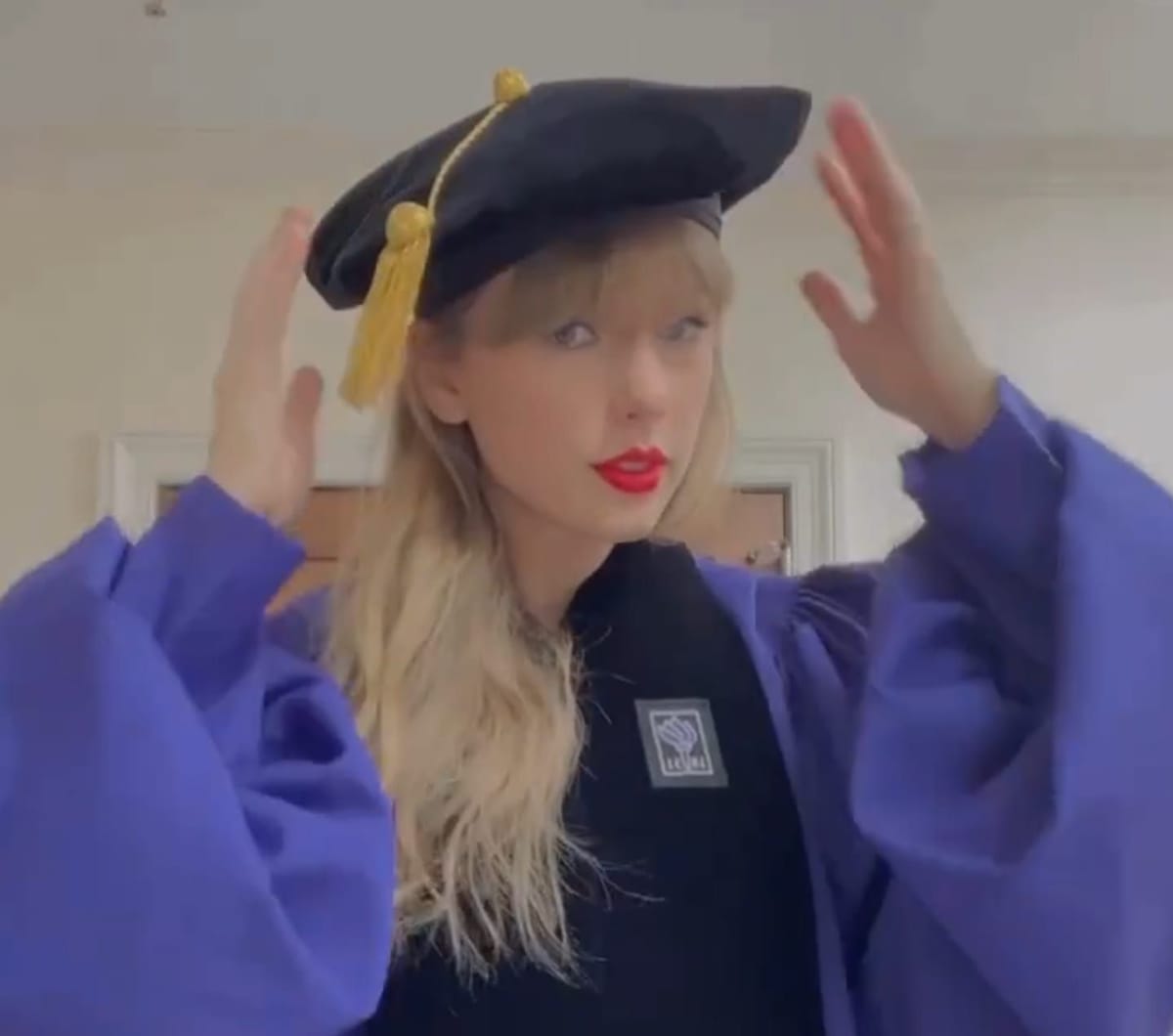 Did Taylor Swift go to college?